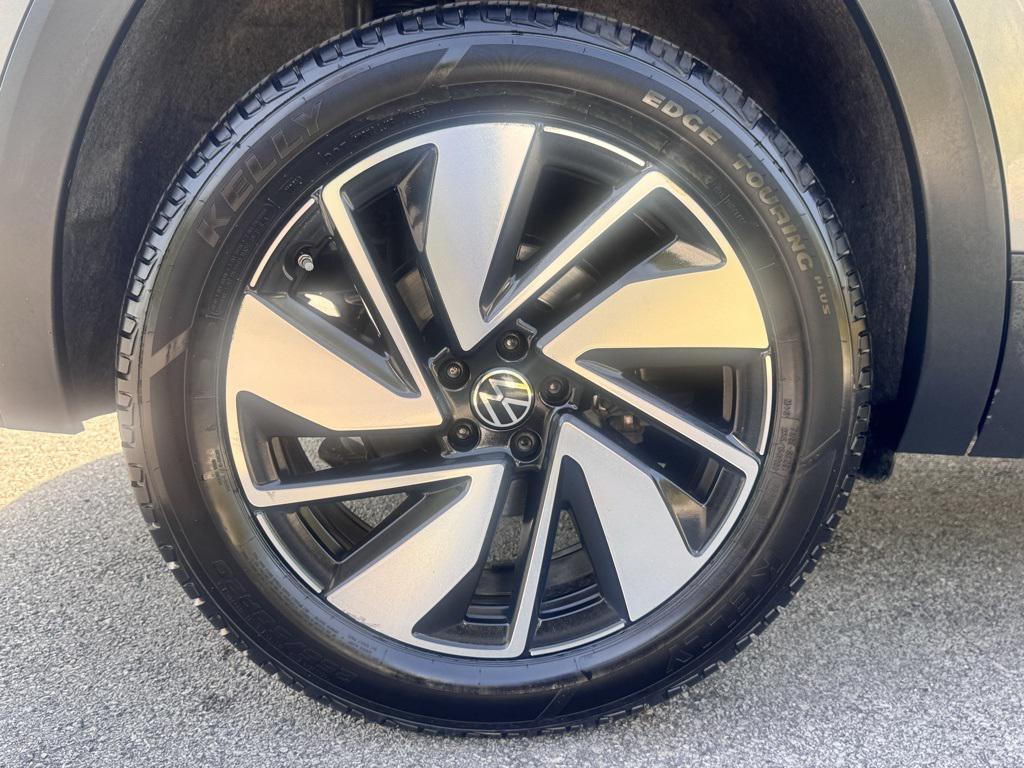 used 2024 Volkswagen Atlas car, priced at $26,599