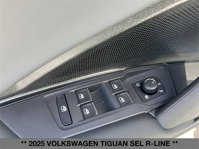 new 2025 Volkswagen Tiguan car, priced at $43,677