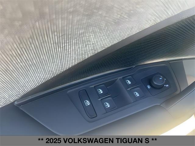 new 2025 Volkswagen Tiguan car, priced at $33,882