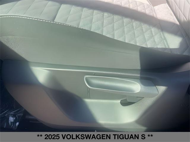 new 2025 Volkswagen Tiguan car, priced at $33,882