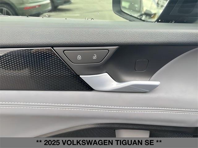 new 2025 Volkswagen Tiguan car, priced at $37,882