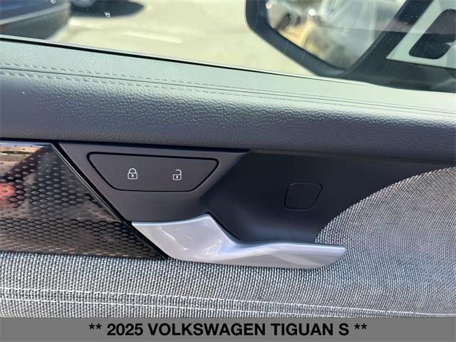 new 2025 Volkswagen Tiguan car, priced at $33,421