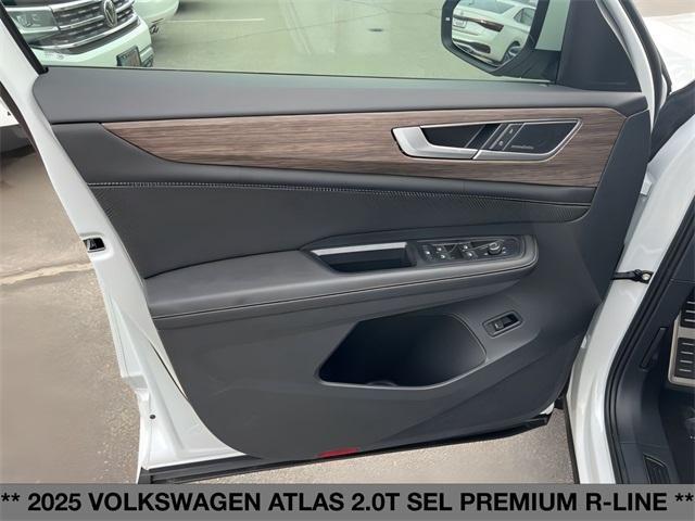 new 2025 Volkswagen Atlas car, priced at $57,286