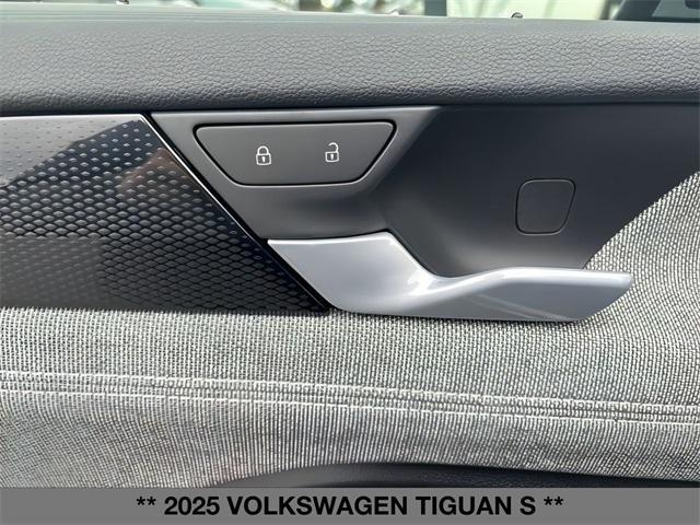 new 2025 Volkswagen Tiguan car, priced at $33,946