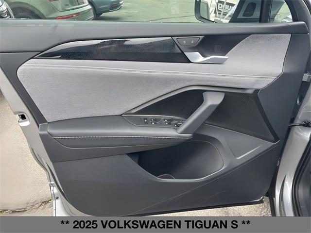 new 2025 Volkswagen Tiguan car, priced at $33,946