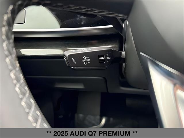 new 2025 Audi Q7 car, priced at $65,500
