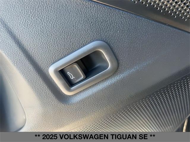 new 2025 Volkswagen Tiguan car, priced at $37,882