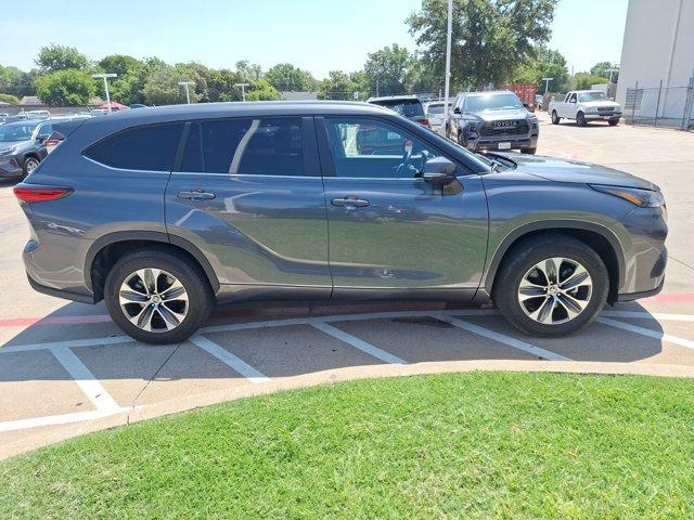 used 2023 Toyota Highlander car, priced at $34,998