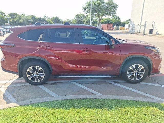 used 2024 Toyota Highlander car, priced at $41,998