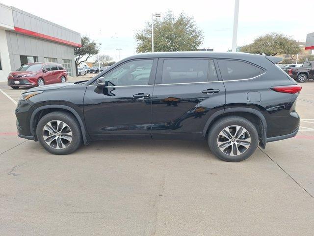 used 2022 Toyota Highlander car, priced at $36,998