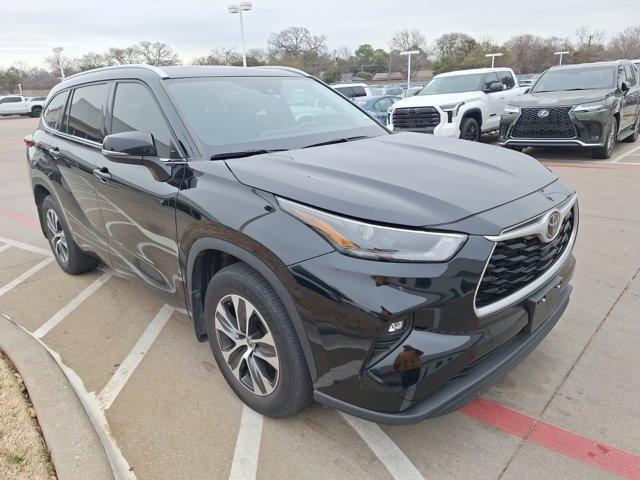 used 2022 Toyota Highlander car, priced at $36,998