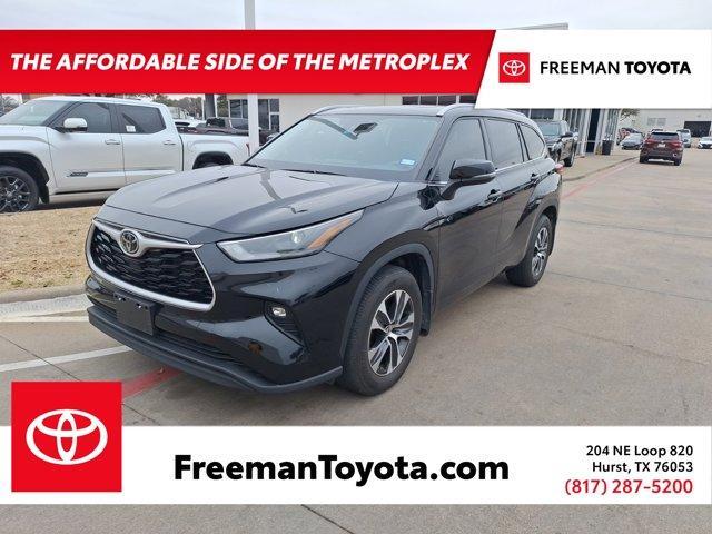 used 2022 Toyota Highlander car, priced at $36,998