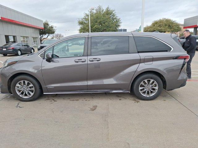 used 2021 Toyota Sienna car, priced at $29,274