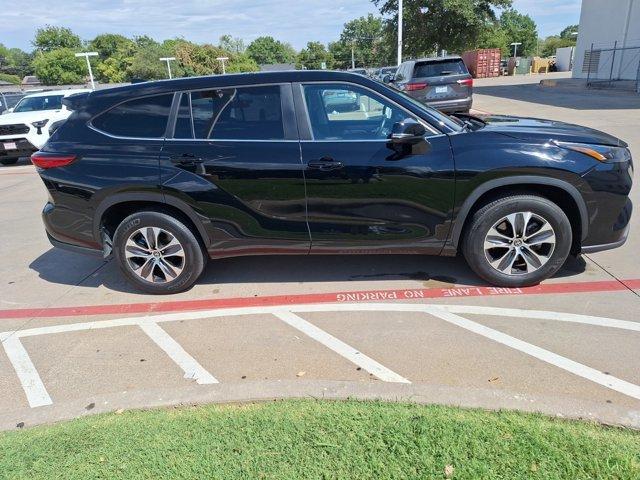 used 2023 Toyota Highlander car, priced at $34,727