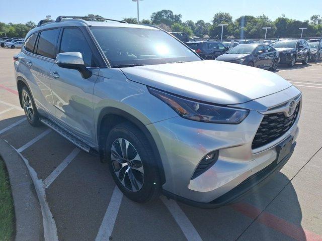 used 2022 Toyota Highlander Hybrid car, priced at $38,998