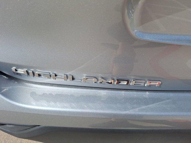 used 2022 Toyota Highlander Hybrid car, priced at $38,998