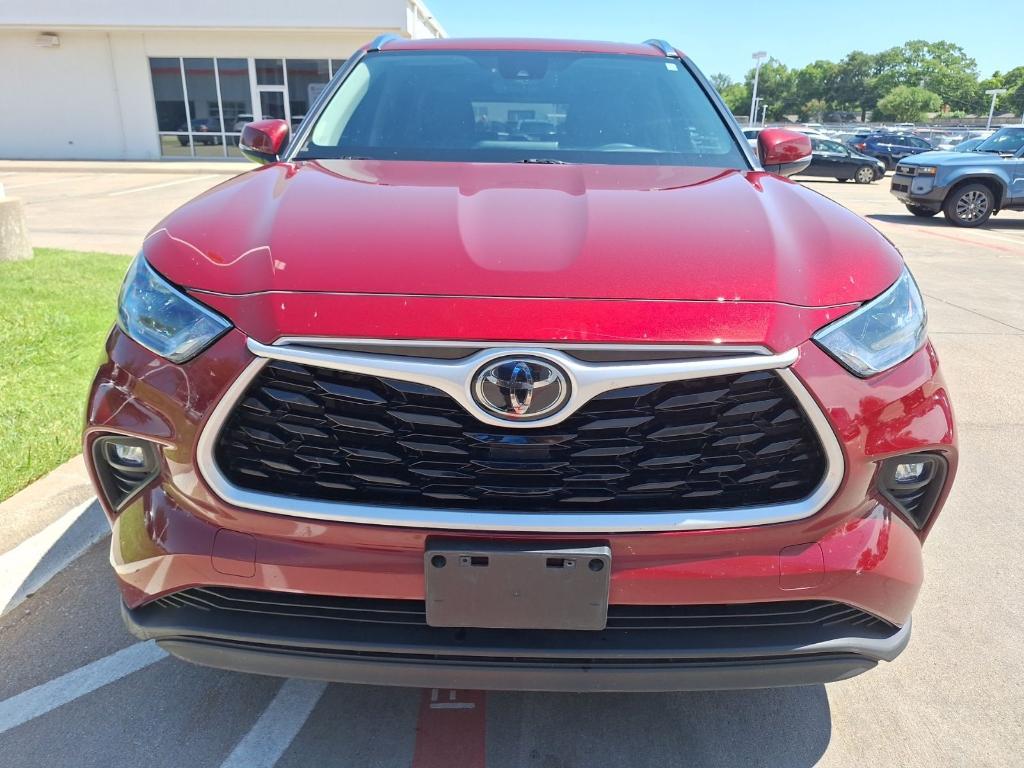used 2021 Toyota Highlander car, priced at $33,998