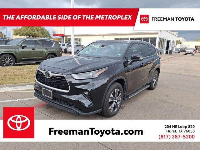 used 2022 Toyota Highlander car, priced at $34,130