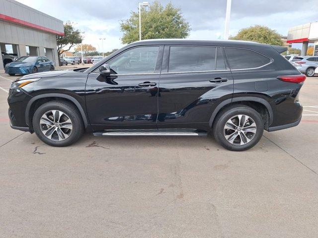 used 2022 Toyota Highlander car, priced at $34,130