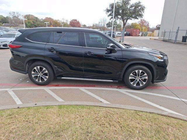 used 2022 Toyota Highlander car, priced at $34,130