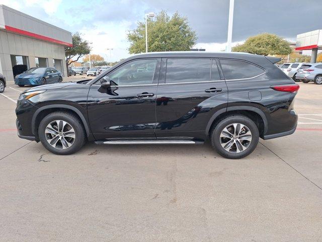 used 2022 Toyota Highlander car, priced at $34,130