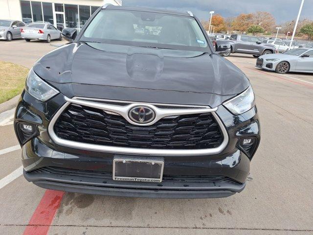 used 2022 Toyota Highlander car, priced at $34,130