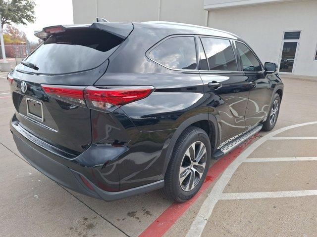 used 2022 Toyota Highlander car, priced at $34,130