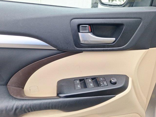 used 2015 Toyota Highlander car, priced at $16,298