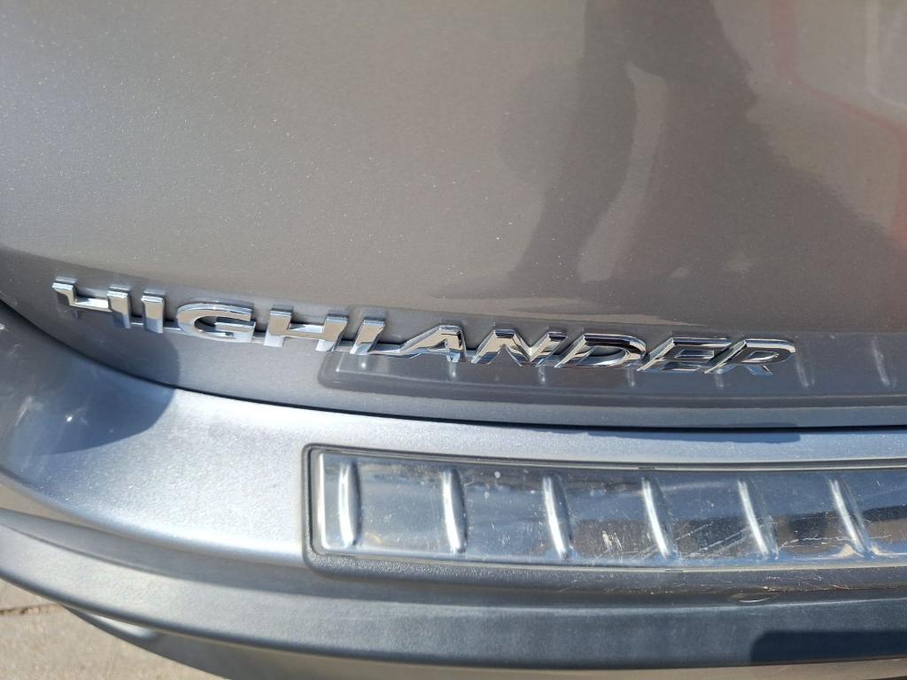 used 2016 Toyota Highlander car, priced at $19,798