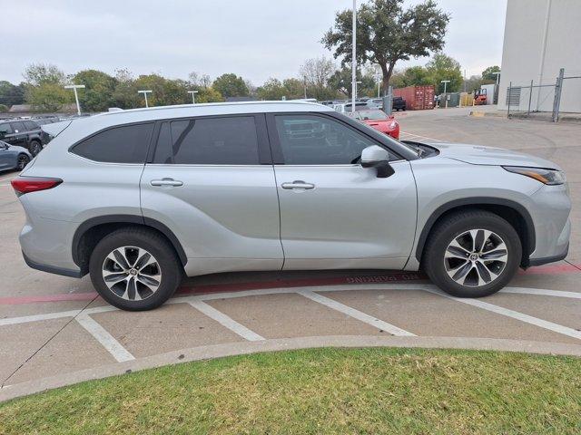 used 2021 Toyota Highlander car, priced at $34,274