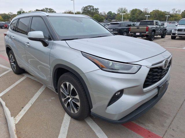 used 2021 Toyota Highlander car, priced at $34,274