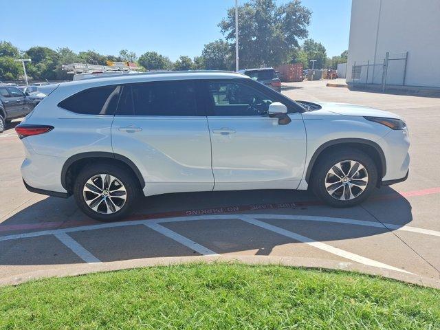 used 2022 Toyota Highlander car, priced at $36,774