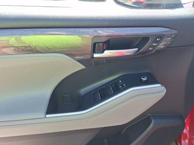 used 2022 Toyota Highlander Hybrid car, priced at $31,998