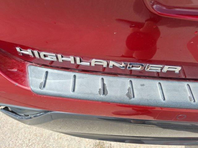used 2022 Toyota Highlander Hybrid car, priced at $31,998