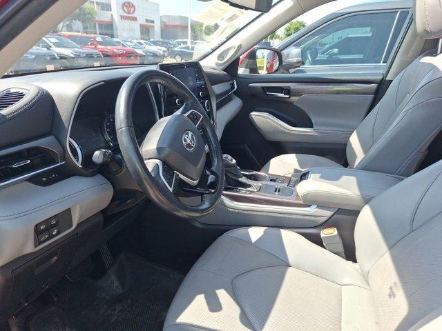 used 2022 Toyota Highlander Hybrid car, priced at $31,998