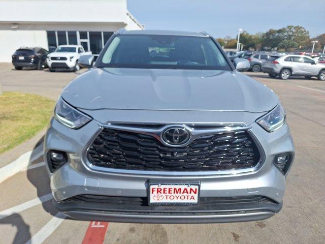 used 2023 Toyota Highlander car, priced at $42,990