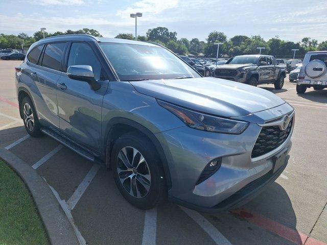 used 2022 Toyota Highlander car, priced at $37,666