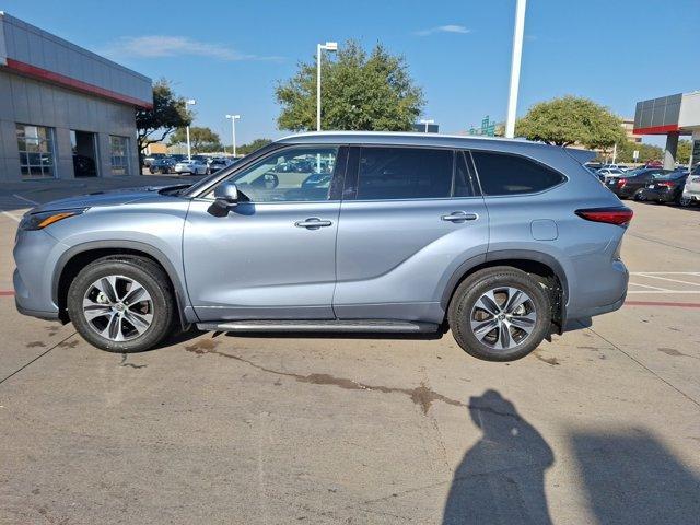 used 2022 Toyota Highlander car, priced at $37,274