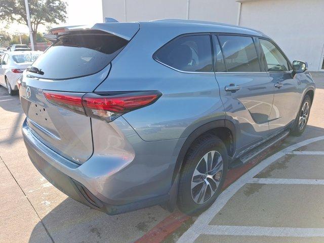 used 2022 Toyota Highlander car, priced at $37,274