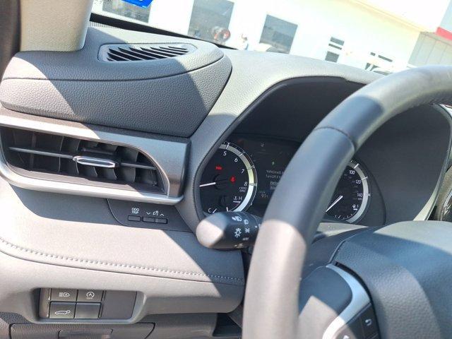 used 2024 Toyota Highlander car, priced at $40,998