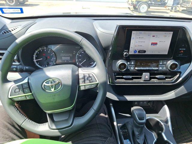 used 2024 Toyota Highlander car, priced at $40,998