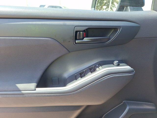 used 2024 Toyota Highlander car, priced at $40,998