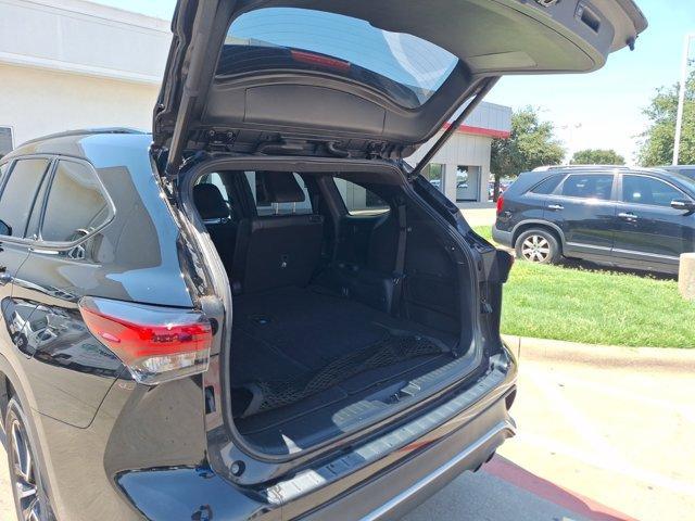 used 2022 Toyota Highlander car, priced at $38,998