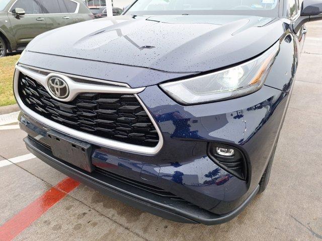 used 2022 Toyota Highlander car, priced at $34,182