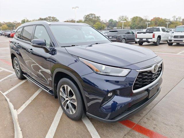 used 2022 Toyota Highlander car, priced at $34,182