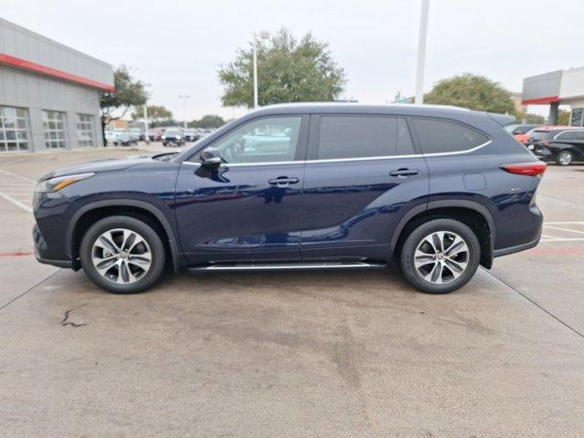 used 2022 Toyota Highlander car, priced at $34,182