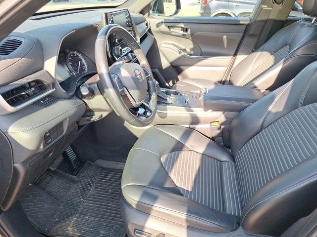 used 2022 Toyota Highlander car, priced at $37,358