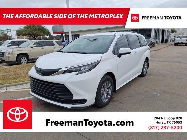 used 2025 Toyota Sienna car, priced at $44,998