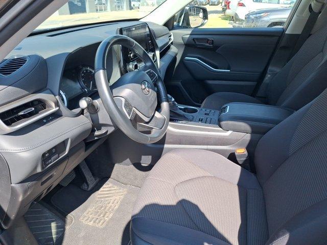 used 2023 Toyota Highlander car, priced at $34,998