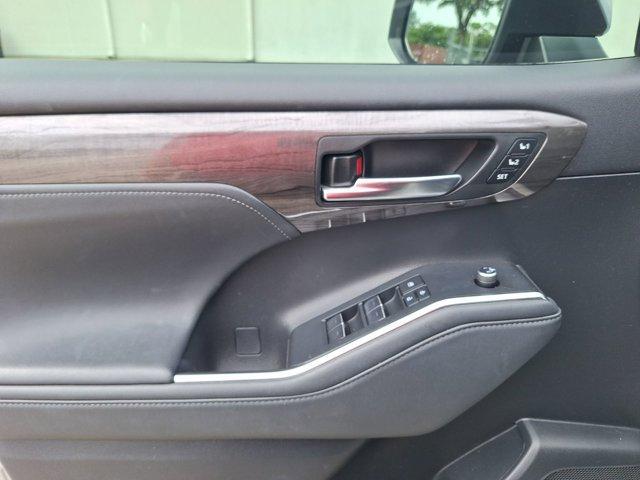 used 2022 Toyota Highlander Hybrid car, priced at $43,998